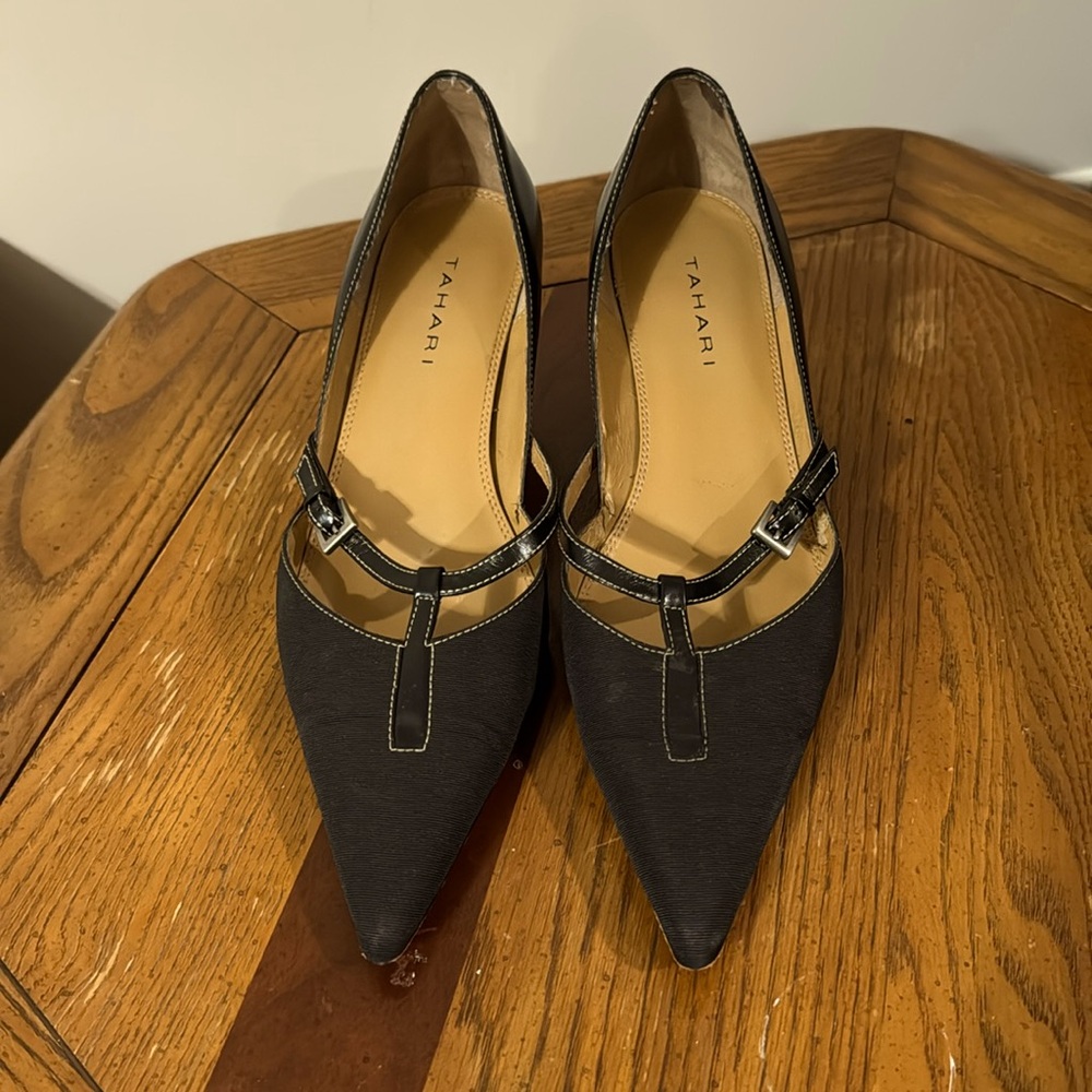 ⭐️ Tahari Heels